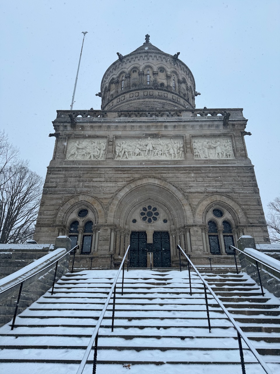 Outside of the Garfield Memorial